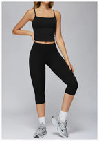 Legging et haut sport en nylon & spandex, anti-boulochage et confortable pour fitness et yoga.