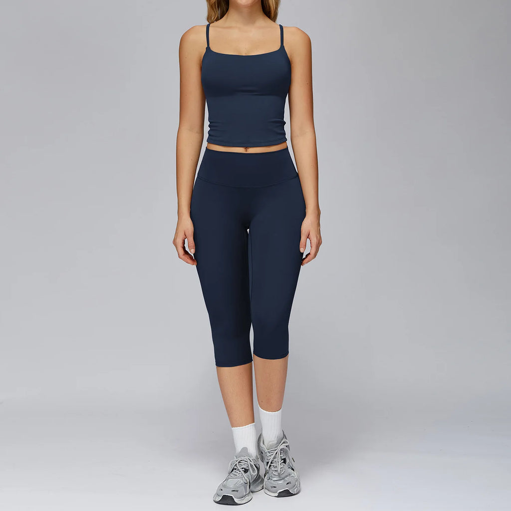 Legging et haut sport en nylon & spandex, anti-boulochage et confortable pour fitness et yoga.
